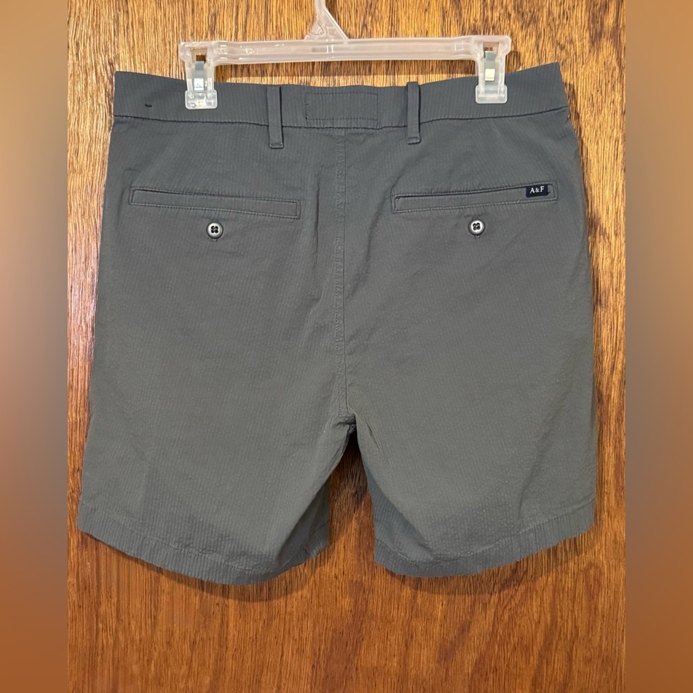 Abercrombie & Fitch Men's Charcoal Gray Shorts ~ Size 32 ~ Flat Front Seersucker